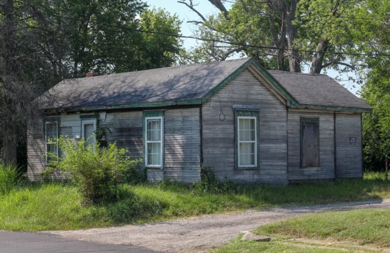 Maison abandonnée à donner : est-il vraiment possible de devenir propriétaire sans acheter ? Maison abandonnée à donner
